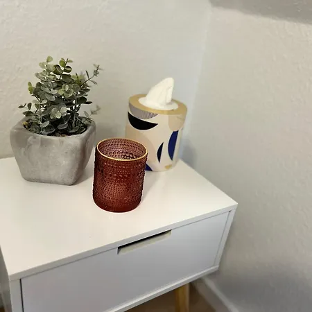 Spr-helle Mit Balkon, Ebk, Wlan, Netflix, 24 Stunden Self Checkin شبرينغه