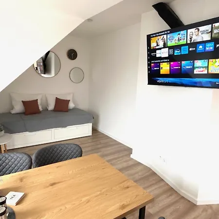 Spr-helle Mit Balkon, Ebk, Wlan, Netflix, 24 Stunden Self Checkin דירה