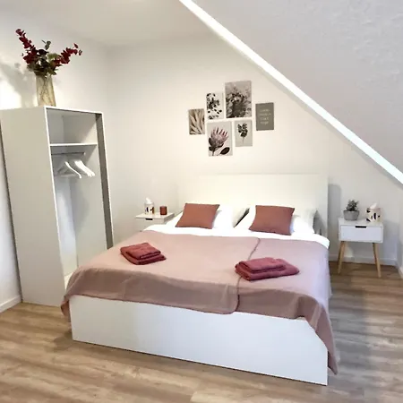 Apartment Spr-helle Mit Balkon, Ebk, Wlan, Netflix, 24 Stunden Self Checkin *